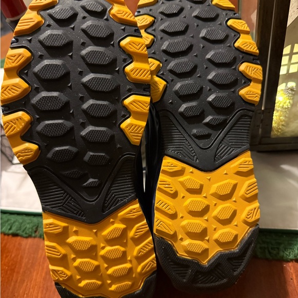 New Balance Men's Dark Blue and Yellow Sneakers - Picture 4 of 8